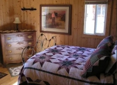2 Bedrooms Cabin Bunkhouse Cabin