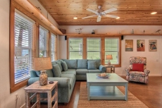 Jack's Sparrow: In Town, Pool, Pet Friendly, Free Golf Cart