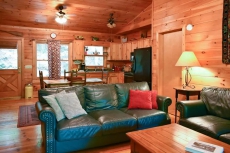 2 Bed/Bath Suites for Total Privacy In A Cozy Tree Top Cabin w/ Easy Access