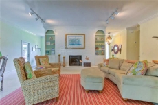 Cheerful Large Family Home in East Beach Neighborhood with Pool and Close to Beach!