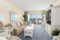 Elegant yet comfortable oceanfront condo in Beach Club on St. Simons Island