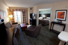 Suite with FREE SHUTTLE Access | Free Breakfast, Shared Hot Tub + Pool