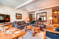 7th Night Free! Private Balcony w/River Views, Wi-Fi, Wood Fireplace, Shuttle