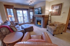 Best Hot Tubs & Pool in the Village! Walk to Summer Festivals!