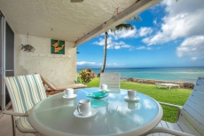 10 steps from the ocean! Pristine 1BR condo, newly remodeled!