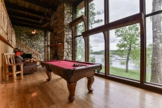 PRIVATE Lakefront Cabin~HOT TUB~Pool Table~FREE BOAT SLIP~Close to Branson!