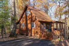 Hot Tub & WiFi - Small Family Cabin - Sunrise - Mountain Retreat in Red River Gorge, KY!