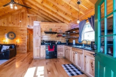 Hot Tub & WiFi - Family Log Cabin - Cozy Canopy - Mountain Retreat in Red River Gorge, KY!