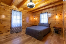 Hot Tub & WiFi - Family Log Cabin - Cozy Canopy - Mountain Retreat in Red River Gorge, KY!